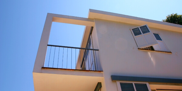 Une-terrasse-de-la-maison-contemporaine