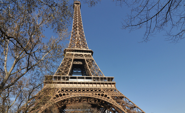 i-escape bog / The Eiffel Tower Paris