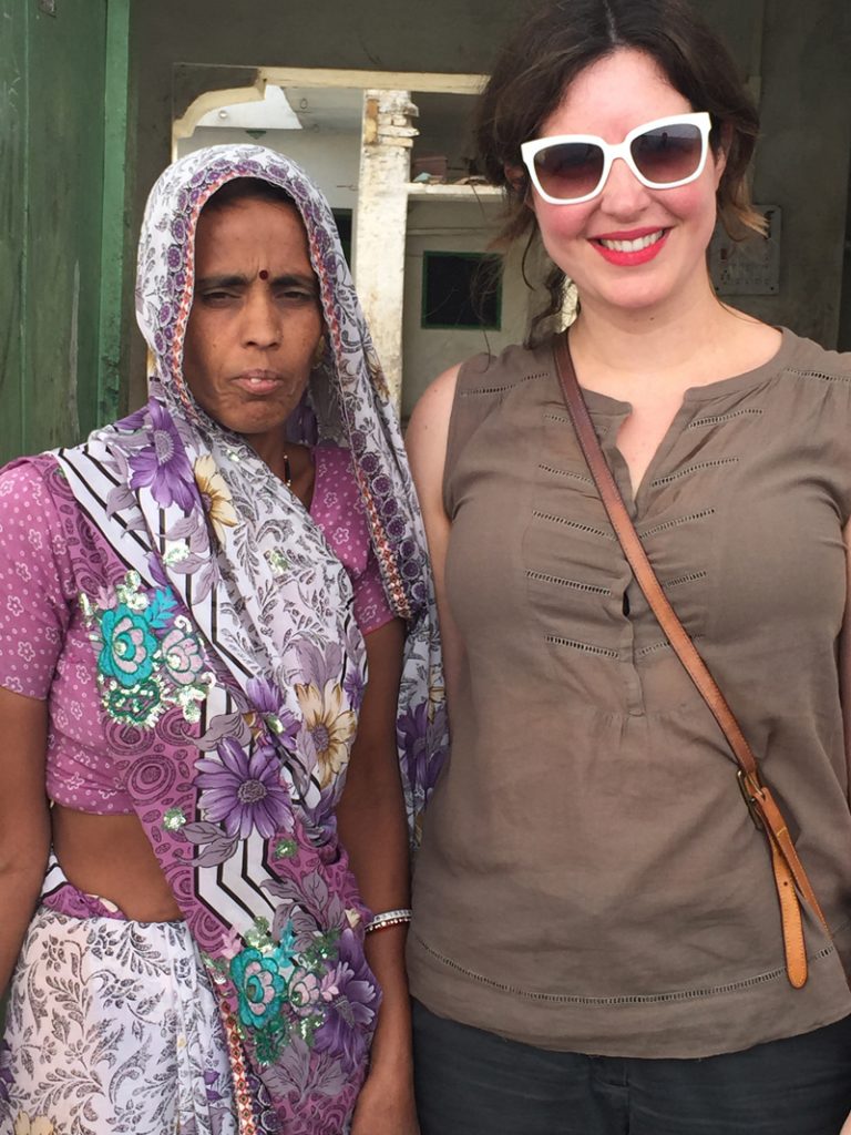 i-escape blog / Celia with an Indian woman who also has 5 kids