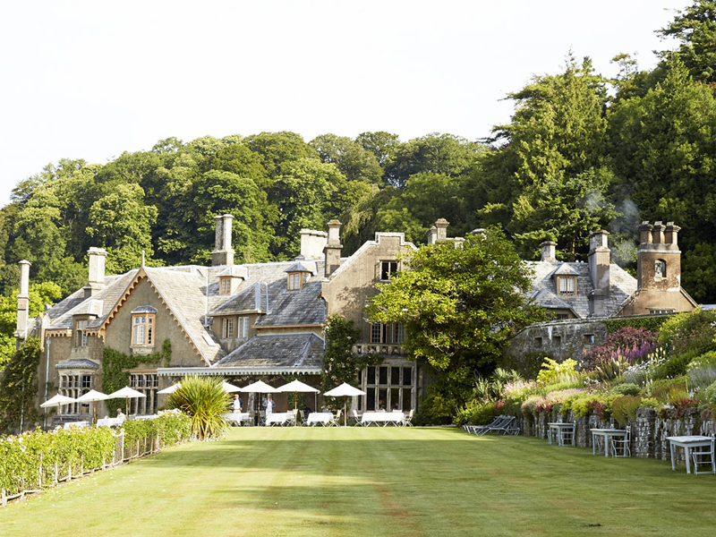 The i-escape blog / Grande Dames: 9 fabulous reasons you should stay at a historic hotel / Hotel Endsleigh