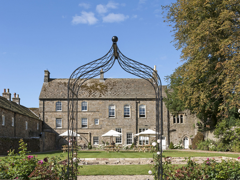 The i-escape blog / The 10 best UK summer pubs-with-rooms / Lord Crewe Arms