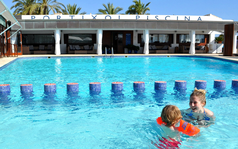 i-escape blog / Fabulous hotel pools for families / Portixol
