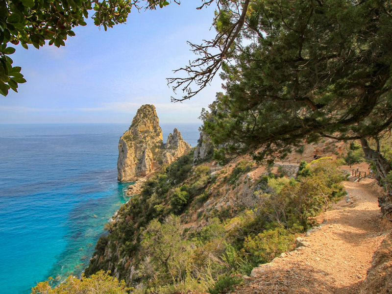 i-escape blog / Off-peak Sardinia / Sardinia clifftop