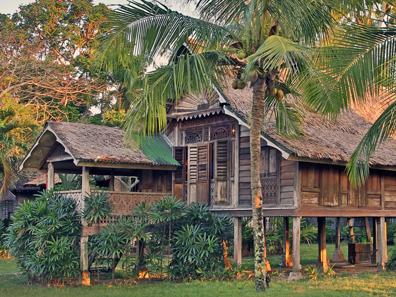 the i-escape blog / Amazing Asian islands for Christmas / Bon Ton Antique Wooden Villas