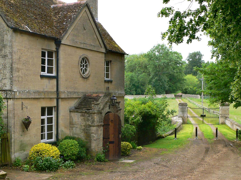 the i-escape blog / 6 palatial properties where you can live like a Bridgerton / Blenheim Cottage