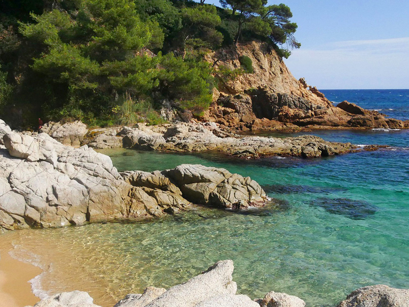 the i-escape blog / Europe's finest beach towns for easy coastal breaks / L'Escala