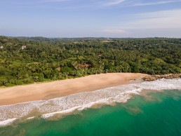 the i-escape blog / A honeymoon tour of Sri Lanka and the Maldives / Mawella Beach
